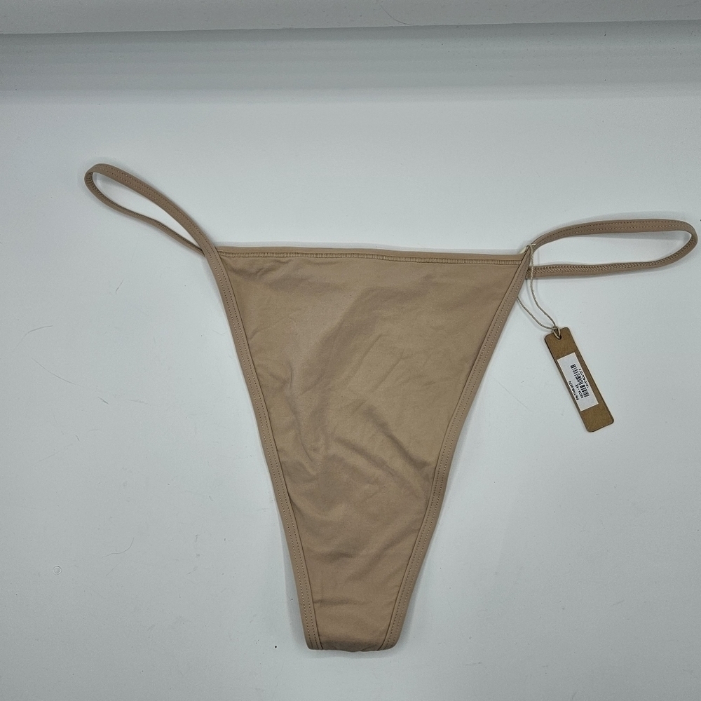 NWT Skims pn-thong Mica 4x